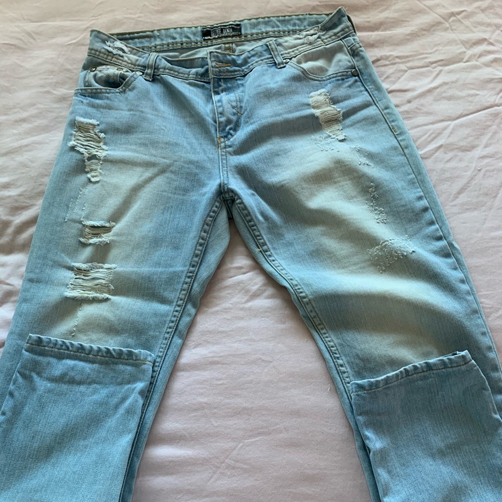 Distressed jeans - Picture 2 of 2